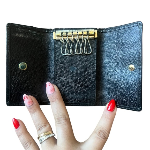 Louis Vuitton 6 Key Holder! Vintage, Pre-Loved! - Picture 8 of 12